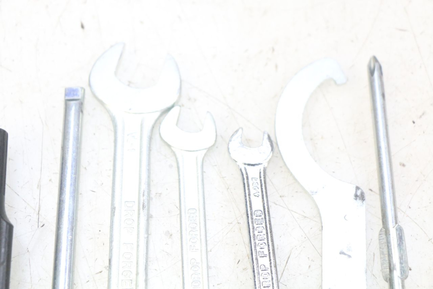 photo de GEREEDSCHAPSKIT YAMAHA XMAX X-MAX 125 (2006 - 2009) - Markeringen en referenties