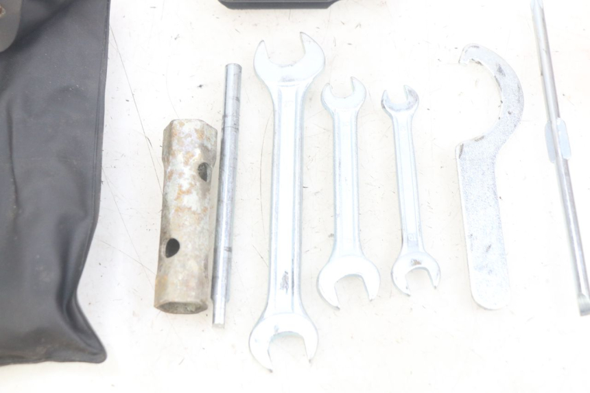 photo de GEREEDSCHAPSKIT YAMAHA XMAX X-MAX 125 (2006 - 2009) - Bevestigingspunten