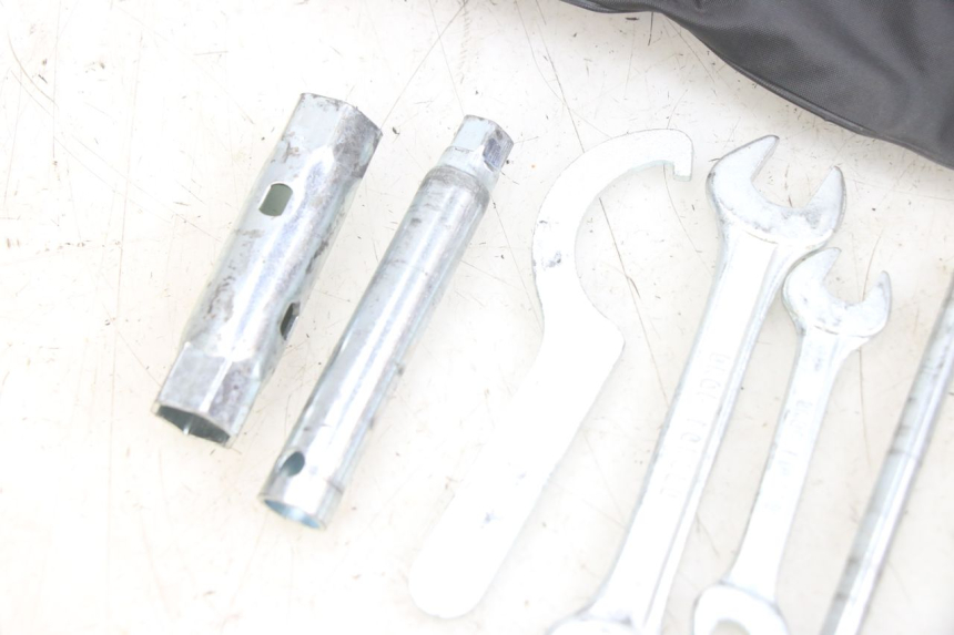 photo de Gereedschapsset YAMAHA X-MAX XMAX 250 (2006 - 2009) - Bevestigingspunten