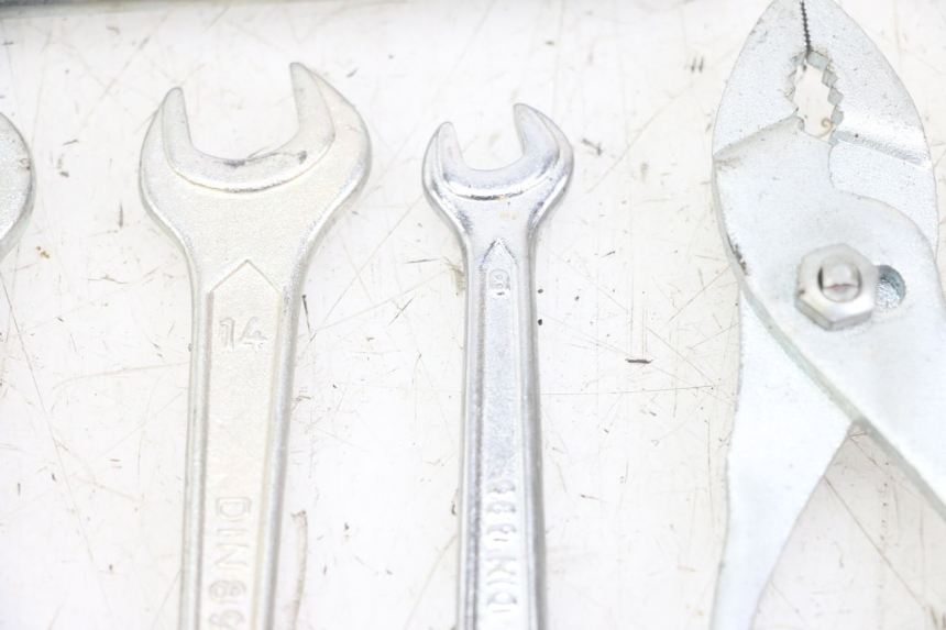 photo de GEREEDSCHAPSKIT HONDA XLV VARADERO 125 (2000 - 2006) - Productaanzicht