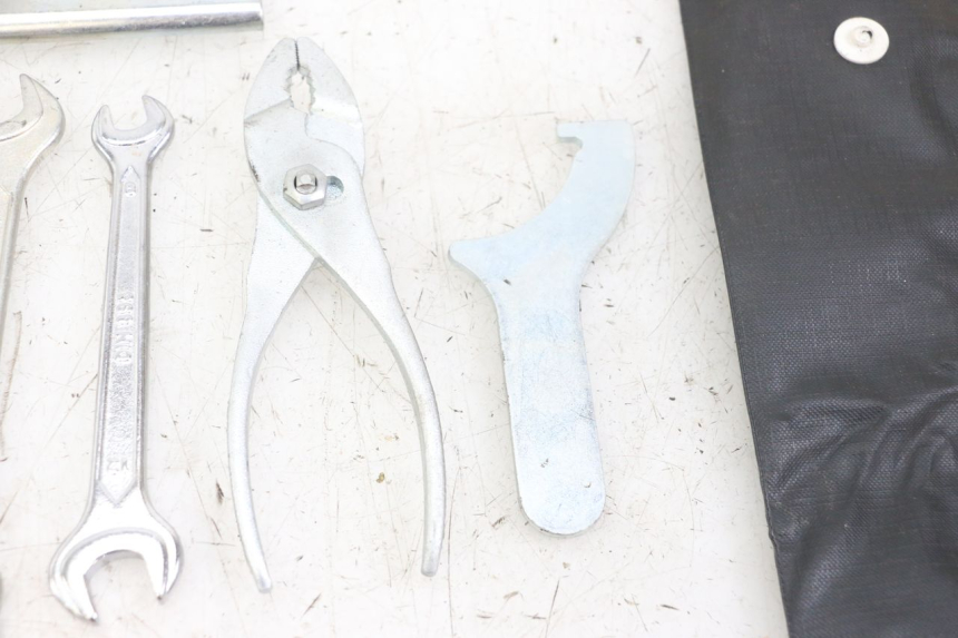 photo de GEREEDSCHAPSKIT HONDA XLV VARADERO 125 (2000 - 2006) - Markeringen en referenties