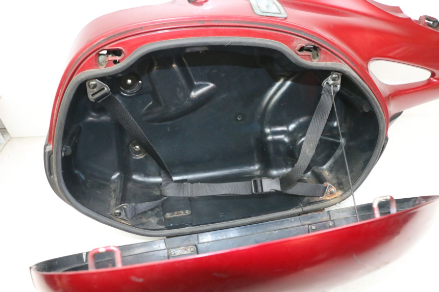 photo de RECHTER KOFFER HONDA NTV DEAUVILLE 650 (1998 - 2001) - Zoom op componenten