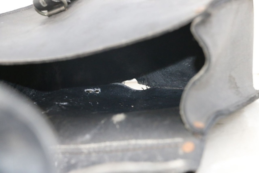 photo de KOFFER SUZUKI GZ MARAUDER 125 (1998 - 2004) - Zoom op gebruiksstaat