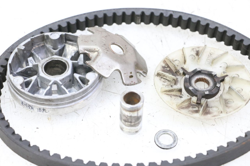 photo de VARIATOR KYMCO AGILITY 4T 50 (2018 - 2022) - Zoom op gebruiksstaat