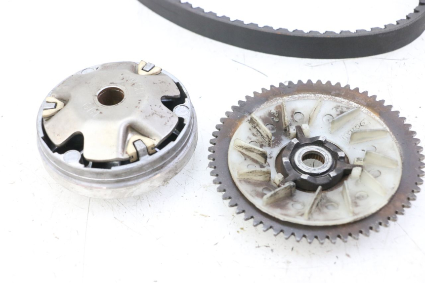 photo de VARIATOR KYMCO AGILITY 4T 50 (2018 - 2022) - Andere kijkhoek