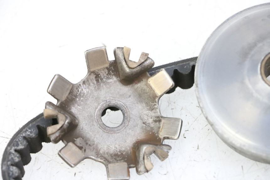 photo de VARIATOR PEUGEOT KISBEE 2T 50 (2010 - 2017) - Zoom op gebruiksstaat