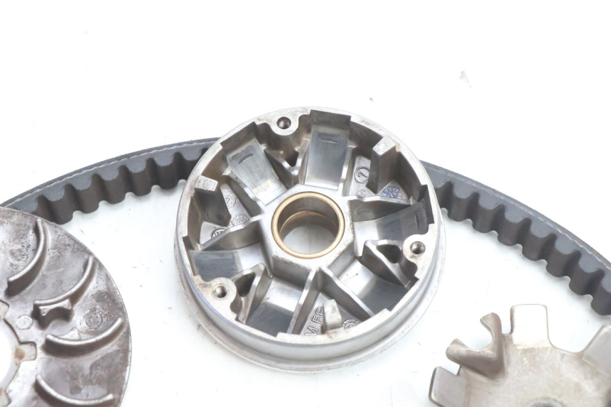 photo de VARIATOR PEUGEOT KISBEE 2T 50 (2010 - 2017) - Zoom op gebruiksstaat