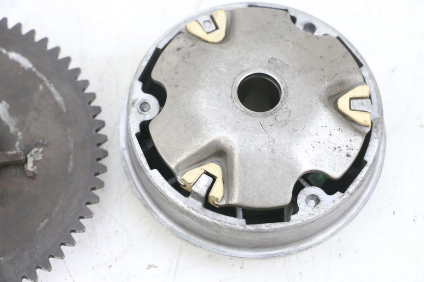 photo de VARIATOR PEUGEOT KISBEE 4T 50 (2010 - 2017) - Zoom op gebruiksstaat