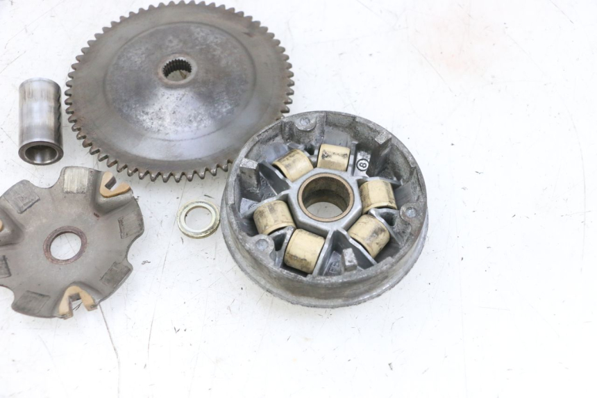 photo de VARIATOR PEUGEOT KISBEE 4T 50 (2010 - 2017) - Zoom op gebruiksstaat