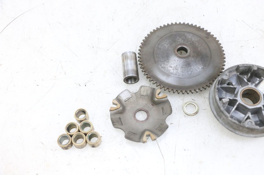 photo de VARIATOR PEUGEOT KISBEE 4T 50 (2010 - 2017) - Andere kijkhoek