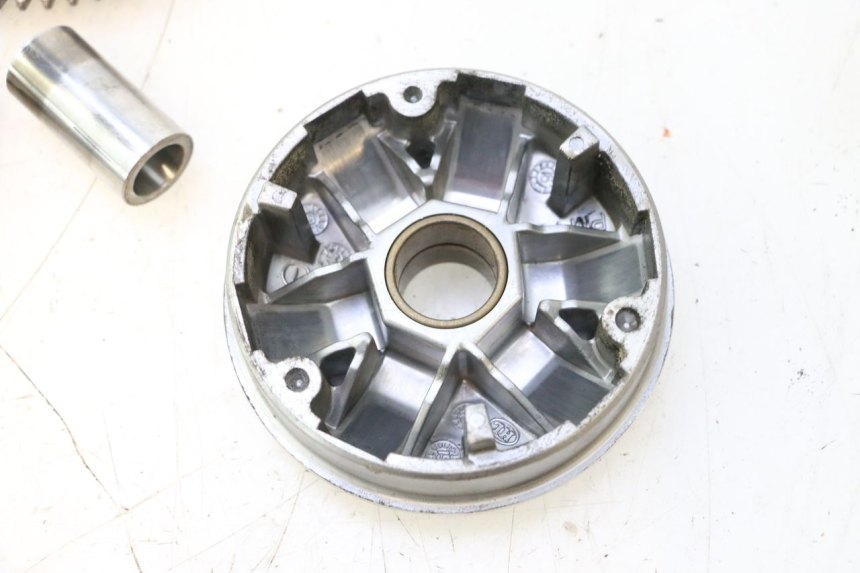 photo de VARIATOR PEUGEOT KISBEE 4T 50 (2010 - 2017) - Zoom op gebruiksstaat