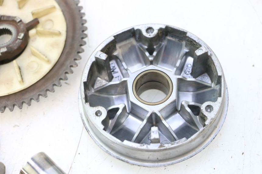 photo de VARIATOR PEUGEOT KISBEE 4T 50 (2010 - 2017) - Markeringen en referenties