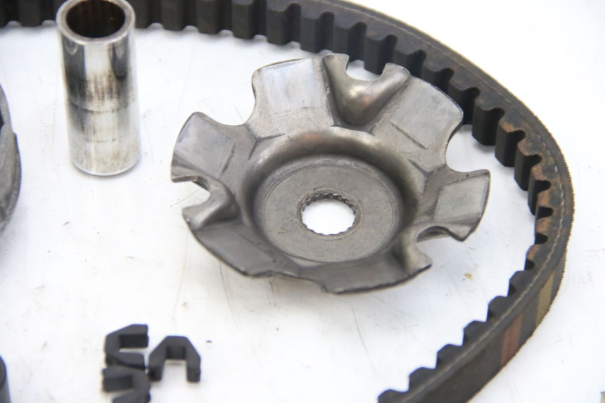 photo de VARIATOR APRILIA SCARABEO 4T 50 (2009 - 2017) - Zoom op gebruiksstaat