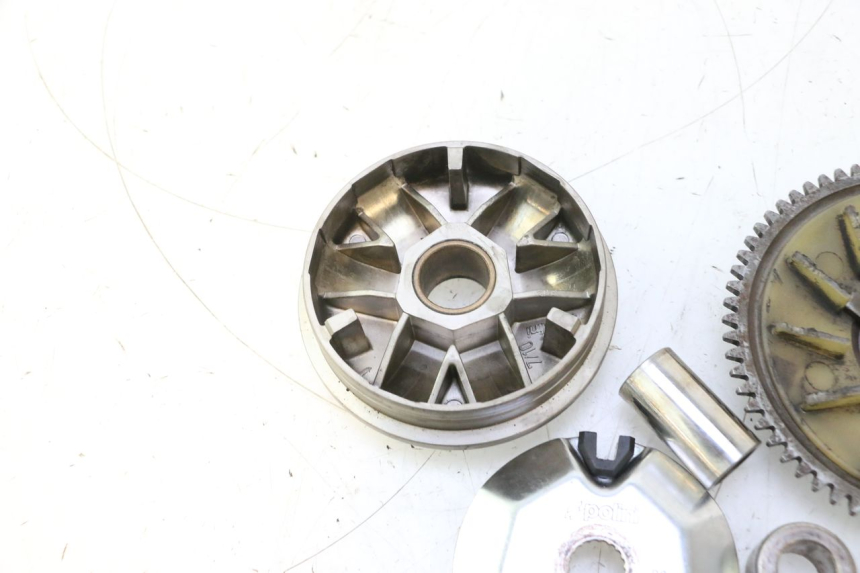 photo de VARIATOR PIAGGIO TYPHOON 50 (1993 - 1999) - Zoom op componenten