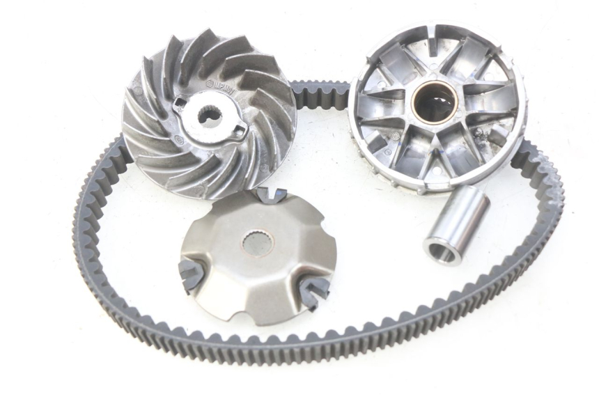 photo de VARIATOR PIAGGIO VESPA GTS IGET ABS 125 (2017 - 2023) - Hoofdaanzicht