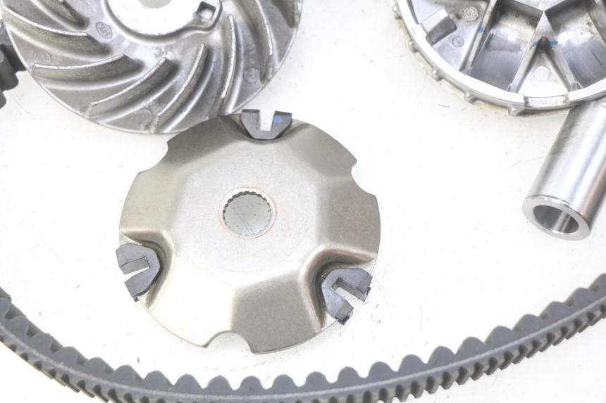 photo de VARIATOR PIAGGIO VESPA GTS IGET ABS 125 (2017 - 2023) - Staat van het oppervlak