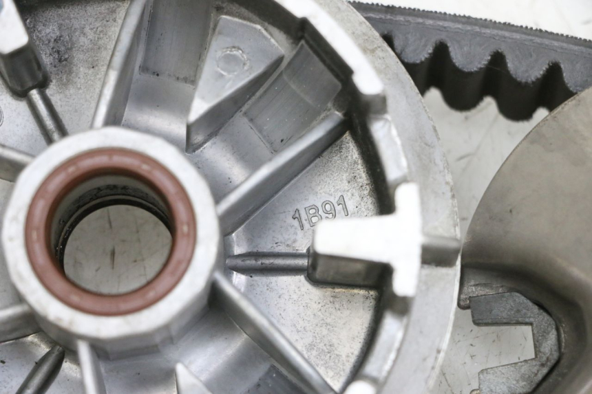 photo de VARIATOR YAMAHA XMAX X-MAX 125 (2006 - 2009) - Zoom op componenten