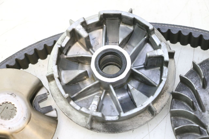 photo de VARIATOR YAMAHA YP MAJESTY 125 (1998 - 2001) - Zoom op componenten