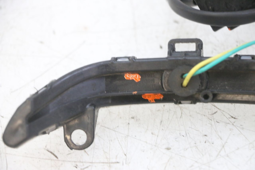 photo de STANDLICHT PEUGEOT KISBEE 2T 50 (2018 - 2022) - Bevestigingspunten