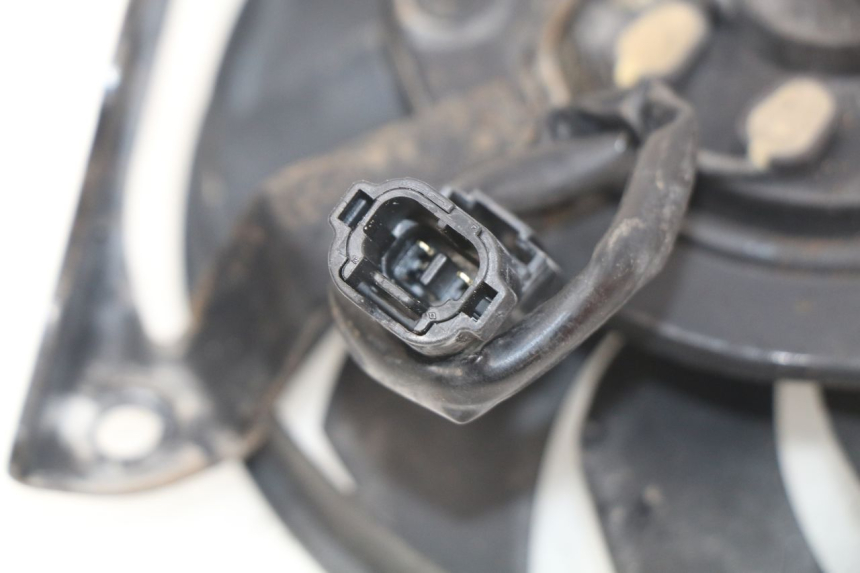 photo de VENTILATOR HONDA CBRF CBR-F PC41 600 (2011 - 2013) - Detail van het onderdeel