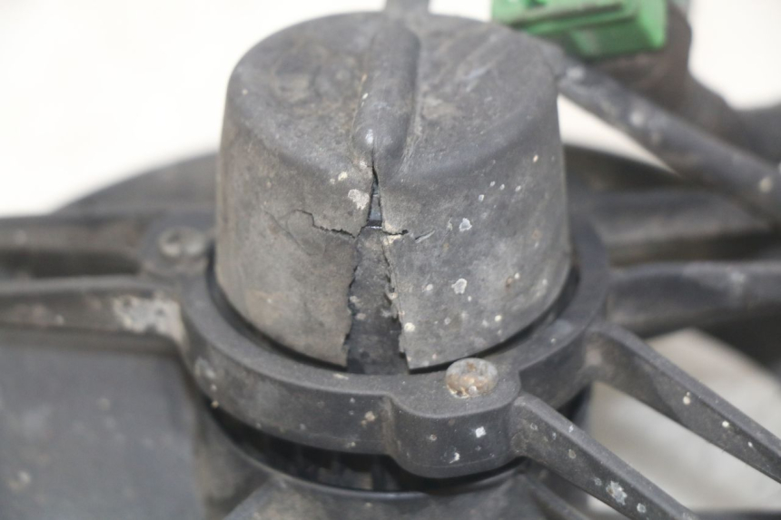 photo de VENTILATOR HONDA FES PANTHEON 2T 125 (1998 - 2002) - Detail van het onderdeel