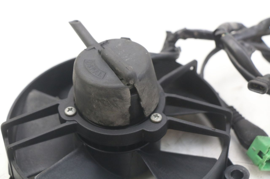 photo de VENTILATOR HONDA FES PANTHEON 2T 125 (1998 - 2002) - Detail van het onderdeel