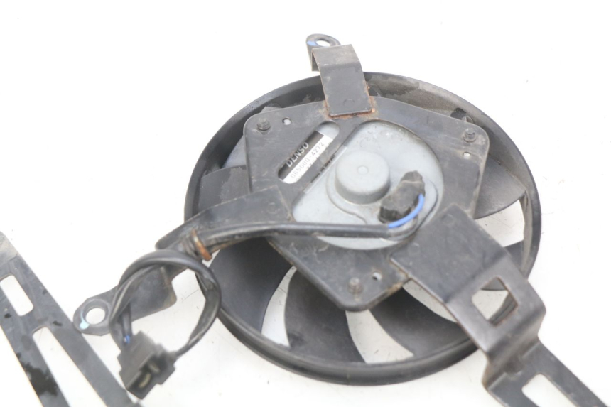 photo de VENTILATOR YAMAHA FJR ABS 1300 (2016 - 2020) - Detail van het onderdeel