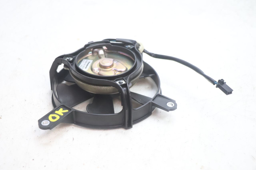 photo de VENTILATOR HONDA FJS SILVER WING SILVERWING 400 (2005 - 2008) - Zoom op gebruiksstaat