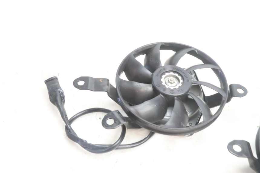 photo de VENTILATOR YAMAHA FZ8 800 (2010 - 2016) - Detail van het onderdeel