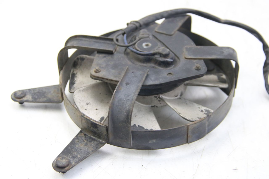 photo de VENTILATOR YAMAHA FZS FAZER 600 (2001 - 2003) - Detail van het onderdeel