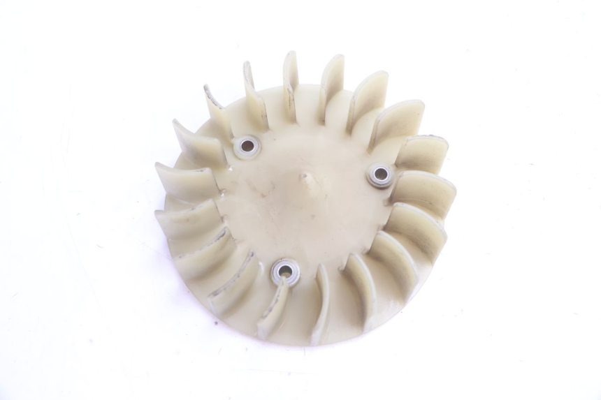 photo de VENTILATOR PEUGEOT KISBEE 2T 50 (2010 - 2017) - Detail van het onderdeel