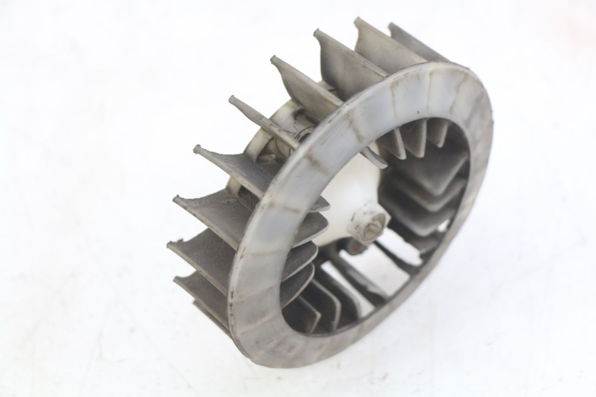 photo de VENTILATOR PEUGEOT KISBEE 4T 50 (2010 - 2017) - Detail van het onderdeel