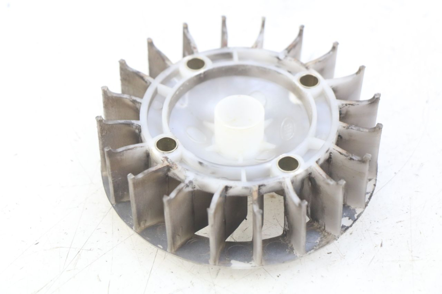 photo de VENTILATOR PEUGEOT KISBEE 4T 50 (2018 - 2022) - Detail van het onderdeel