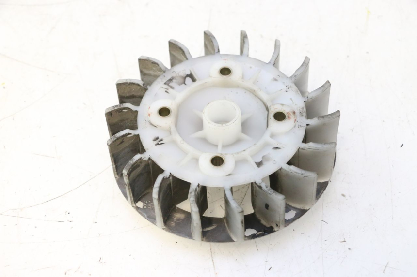 photo de VENTILATOR PEUGEOT TREKKER 50 (1995 - 2004) - Detail van het onderdeel