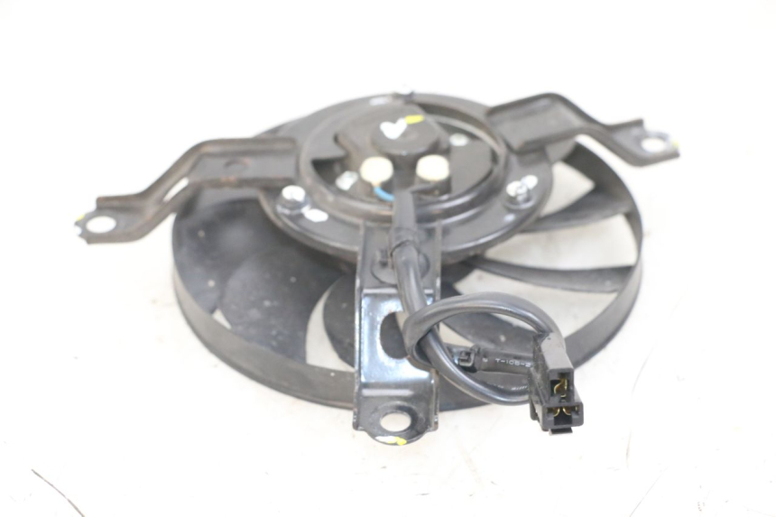 photo de VENTILATOR YAMAHA XMAX X-MAX ABS 125 (2017 - 2020) - Detail van het onderdeel