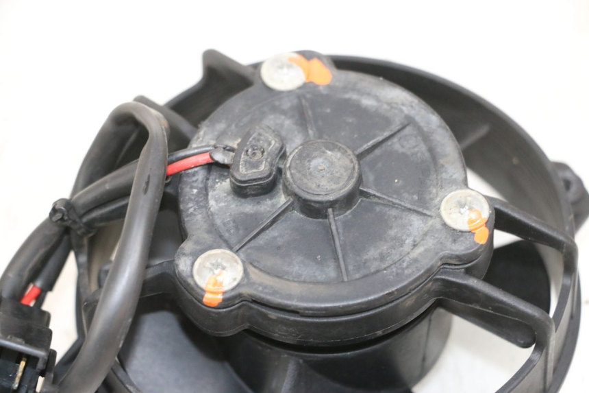 photo de VENTILATOR YAMAHA XMAX X-MAX 125 (2006 - 2009) - Zoom op gebruiksstaat