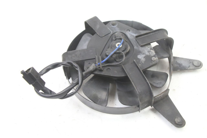 photo de VENTILATOR YAMAHA FZS FAZER 600 (2001 - 2003) - Zoom op gebruiksstaat