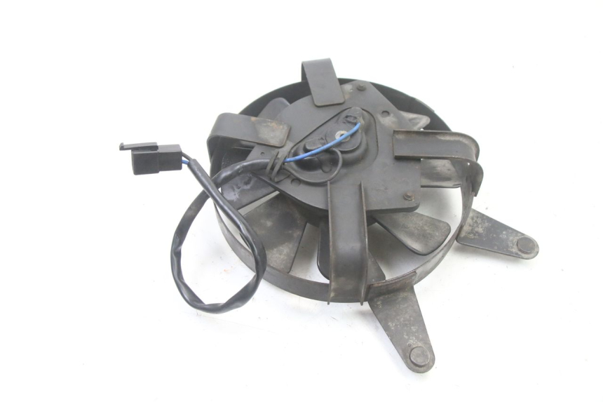 photo de VENTILATOR YAMAHA FZS FAZER 600 (2001 - 2003) - Zoom op gebruiksstaat