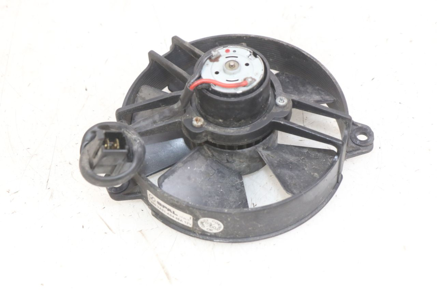 photo de VENTILATOR YAMAHA YP MAJESTY 125 (1998 - 2001) - Detail van het onderdeel