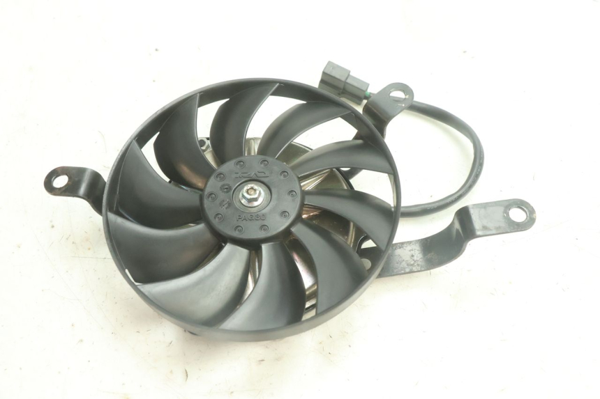 photo de VENTILATOR YAMAHA YZF R6 600 (2008 - 2009) - Detail van het onderdeel