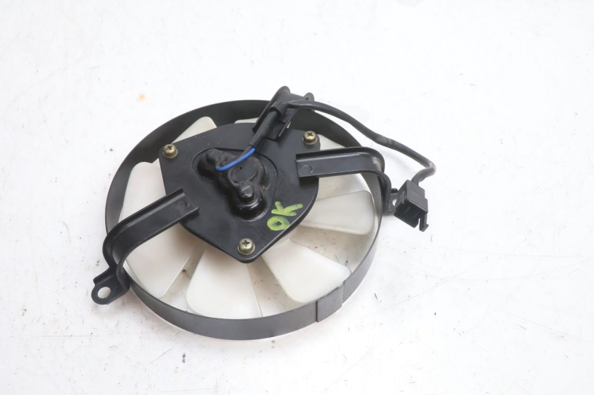 photo de VENTILATOR KAWASAKI ZZR 600 (1995 - 2004) - Zoom op gebruiksstaat