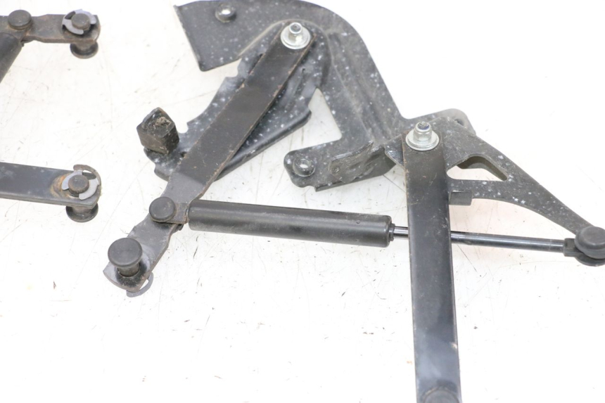 photo de KOFFERRUIMTE-VEER PEUGEOT SATELIS 125 (2013 - 2018) - Detail van het onderdeel