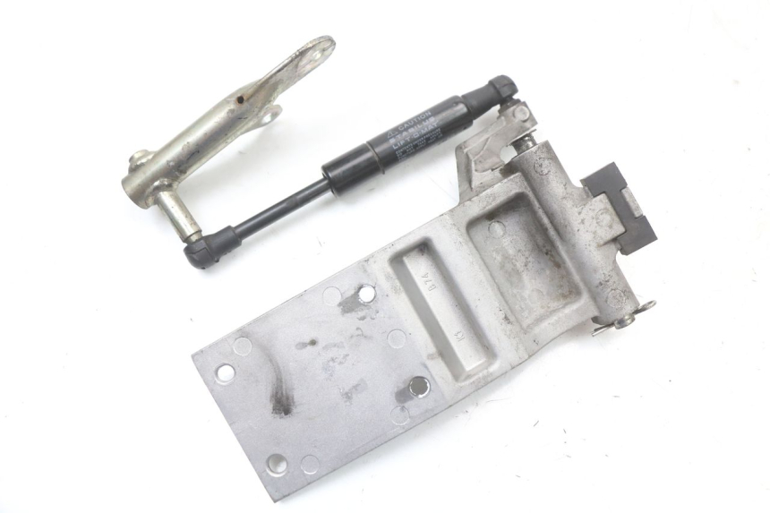 photo de KOFFERRUIMTE-VEER YAMAHA XMAX X-MAX ABS 125 (2017 - 2020) - Detail van het onderdeel