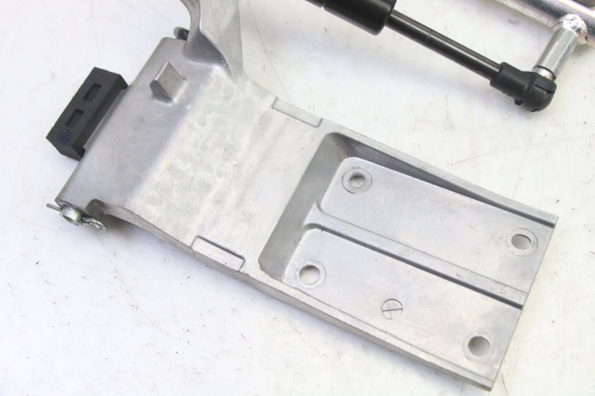 photo de KOFFERRUIMTE-VEER YAMAHA XMAX X-MAX 125 (2021 - 2025) - Detail van het onderdeel