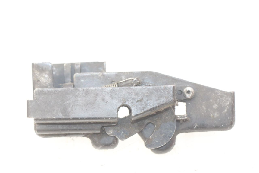 photo de DEKSELVERGRENDELING HONDA FES PANTHEON 2T 125 (1998 - 2002) - Technische close-up