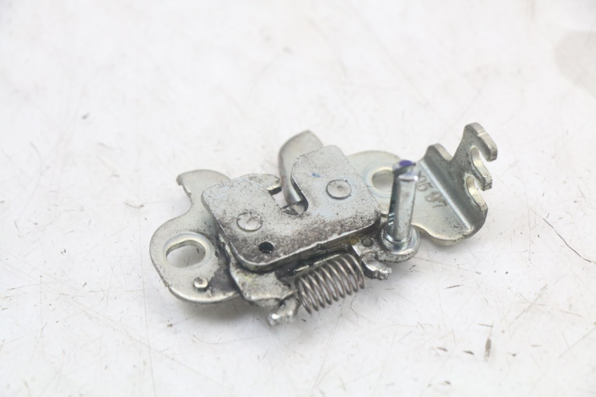 photo de DEKSELVERGRENDELING YAMAHA XMAX X-MAX ABS 125 (2017 - 2020) - Detail van het onderdeel