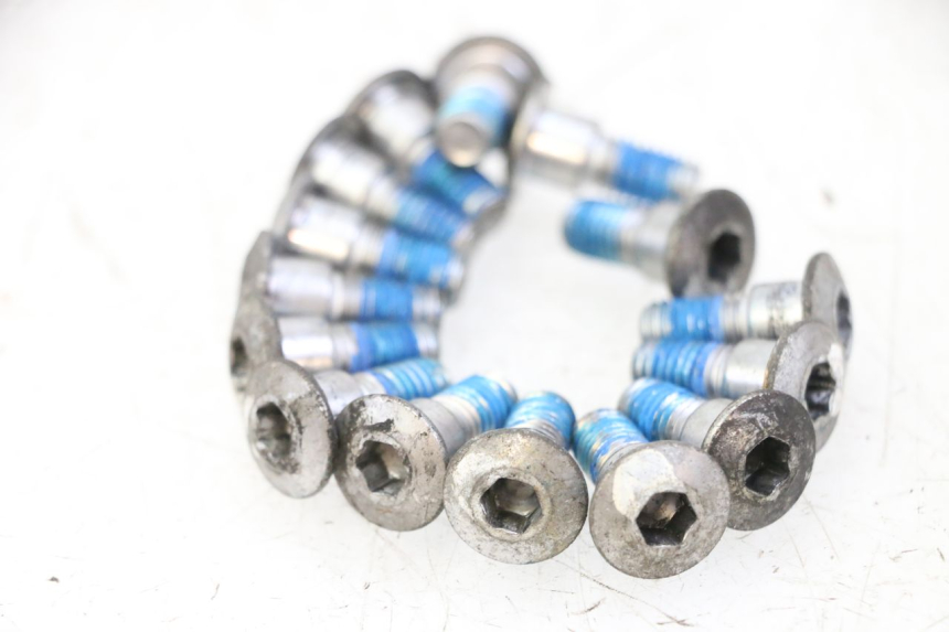 photo de REMSCHIJF BOUT SUZUKI GSR 750 (2011 - 2017) - Technische close-up