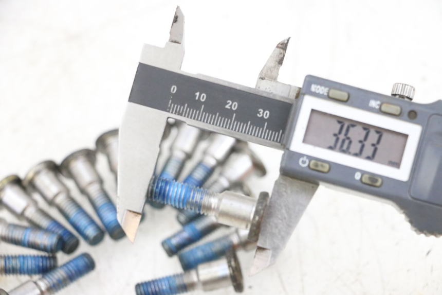 photo de REMSCHIJF BOUT SUZUKI GSXR GSX-R 1000 (2003 - 2004) - Andere kijkhoek