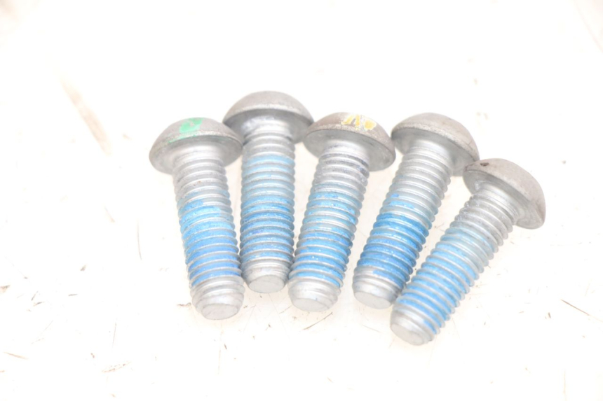 photo de REMSCHIJF BOUT PIAGGIO MEDLEY 125 (2016 - 2023) - Detail van het onderdeel