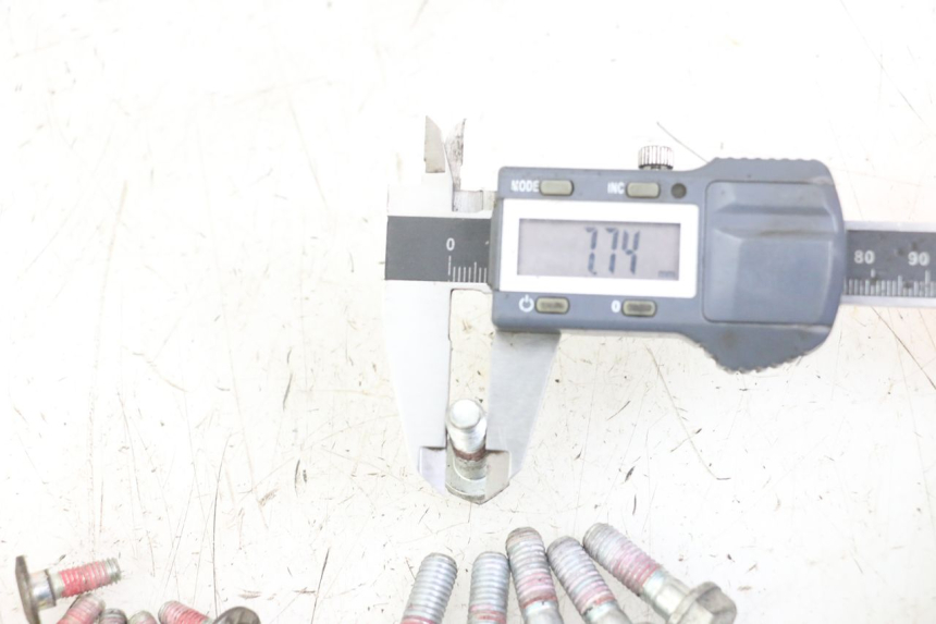 photo de REMSCHIJF BOUT ROYAL ENFIELD HYMALAYAN 410 (2016 - 2023) - Technische close-up